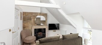 Stylish Apartment in Converted 18th-Century Guest House | Central Rothbury