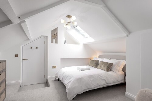 Stylish Apartment in Converted 18th-Century Guest House | Central Rothbury