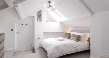 Stylish Apartment in Converted 18th-Century Guest House | Central Rothbury