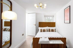 2 bedrooms, iron/ironing board, WiFi, bed sheets - Luxe Design - Boutique Cottage - Heart of Rothbury (Rothbury)