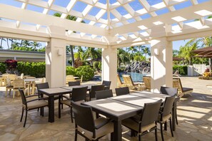 Outdoor dining - Islands K2 Mauna Lani Resort - Newly Renovated - Walk to Shops Free Beach Access (Kamuela)