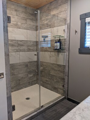 Shower, hair dryer, towels, soap - Modern container cabin on 13 acre country estate (Sequim)