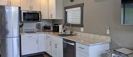 Fridge, microwave, stovetop, dishwasher