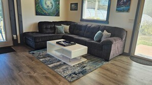 Smart TV - Modern container cabin on 13 acre country estate (Sequim)