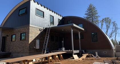New Custom Quonset on private road. 25 minutes to Chico State
