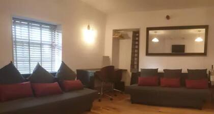 Sparks - Family Suite in Canalside Guesthouse