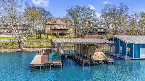 New Luxury Water Front Oasis with New Private Dock & Hot Tub!!