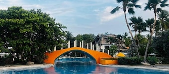 SPACIOUS AND COMFORTABLE APARTMENT WITH SEA VIEW