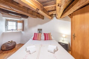 1 bedroom, desk, Internet, bed sheets