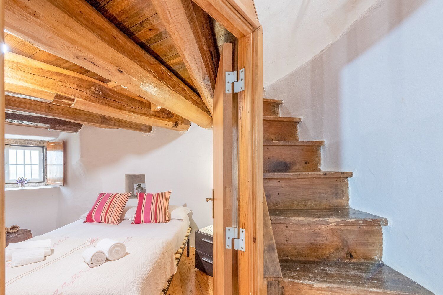 1 bedroom, desk, Internet, bed sheets