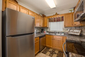 冰箱、微波炉、烤箱、炉灶