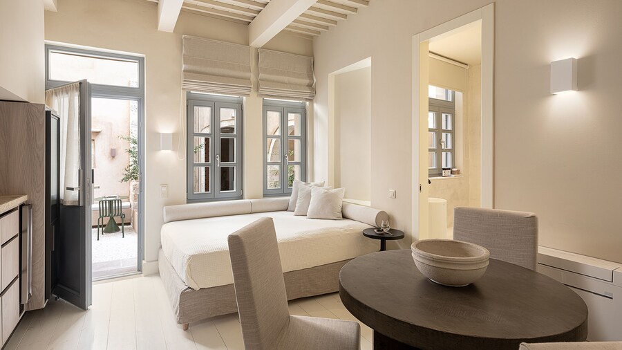 Azade Chania