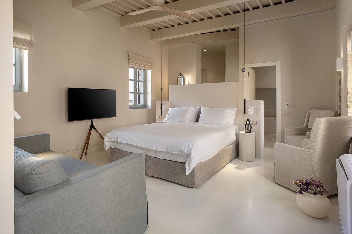 Two-Bedroom Suite | أغطية فراش متميزة وأسرّة بإسفنج يتكيف مع شكل الجسم