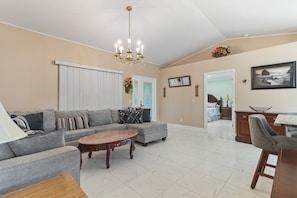 Smart TV - "Fountain of Youth" 2 bedroom 3 bath, bikes, BBQ (North Port)