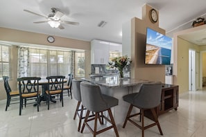 Dining - "Fountain of Youth" 2 bedroom 3 bath, bikes, BBQ (North Port)