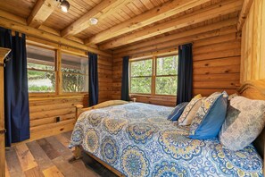 4 bedrooms, desk, iron/ironing board, travel crib