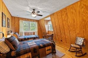 4 bedrooms, desk, iron/ironing board, travel cot - Woodsong at Wolf Laurel Resort - newly renovated cabin (Mars Hill)