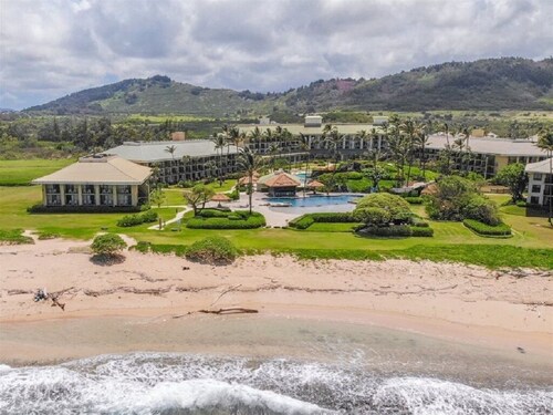 Kauai Beach Villa Walk to Beach, full kitchen, separate living room FREE PARKING