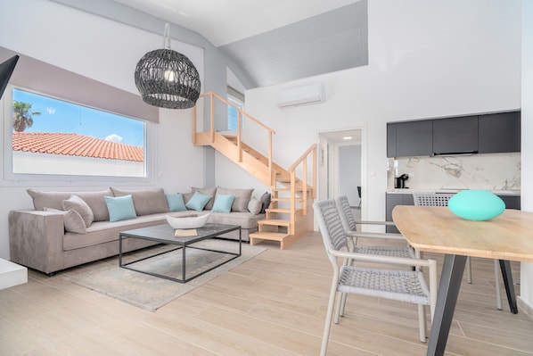 Boutique Apartment AZUL | Oppholdsområde | Peis