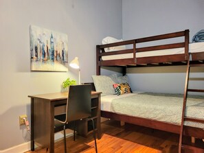 2 chambres, bureau, fer et planche à repasser, Wi-Fi gratuit
