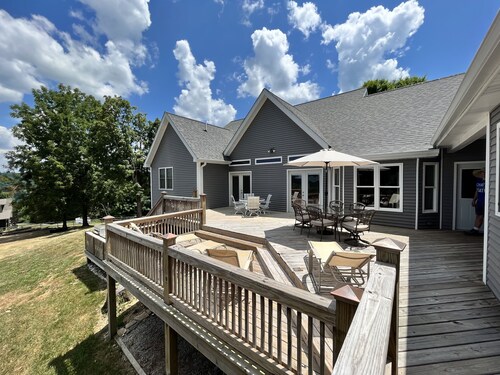 Private & Cozy Home, Close to Lake