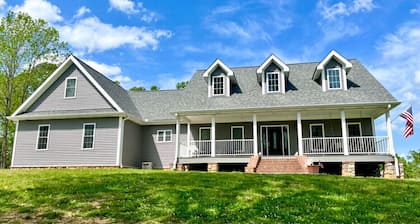 Private & Cozy Home, Close to Lake