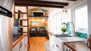 Fridge, microwave, stovetop, coffee/tea maker
