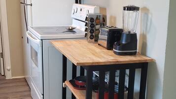 Køleskab, mikrobølgeovn, ovn, kogeplade