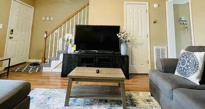 ComfyCozy 2-bedroom townhome near FT. Campbell