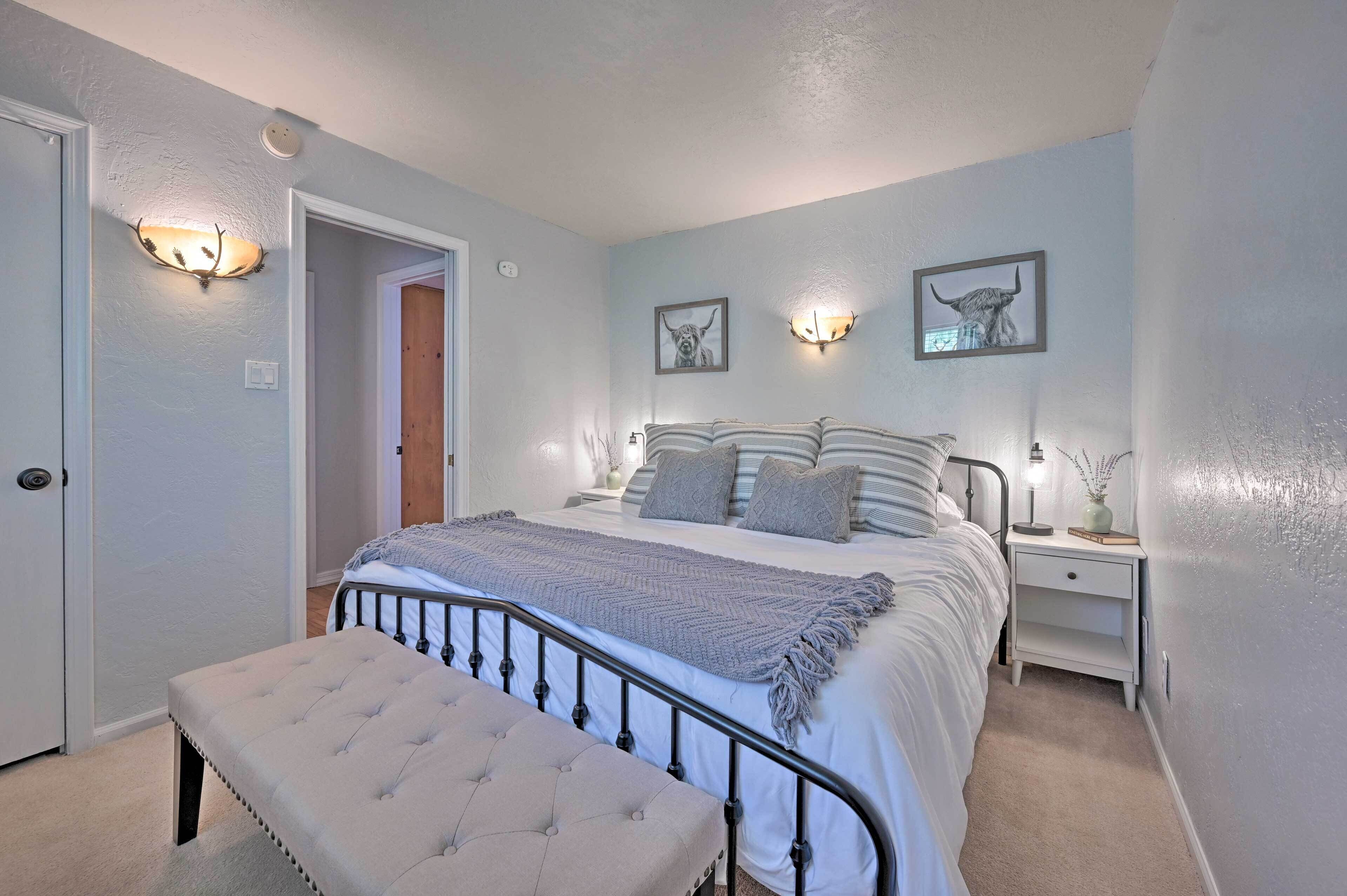 4 bedrooms, desk, iron/ironing board, travel crib