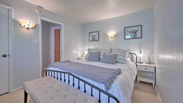 4 bedrooms, desk, iron/ironing board, travel crib