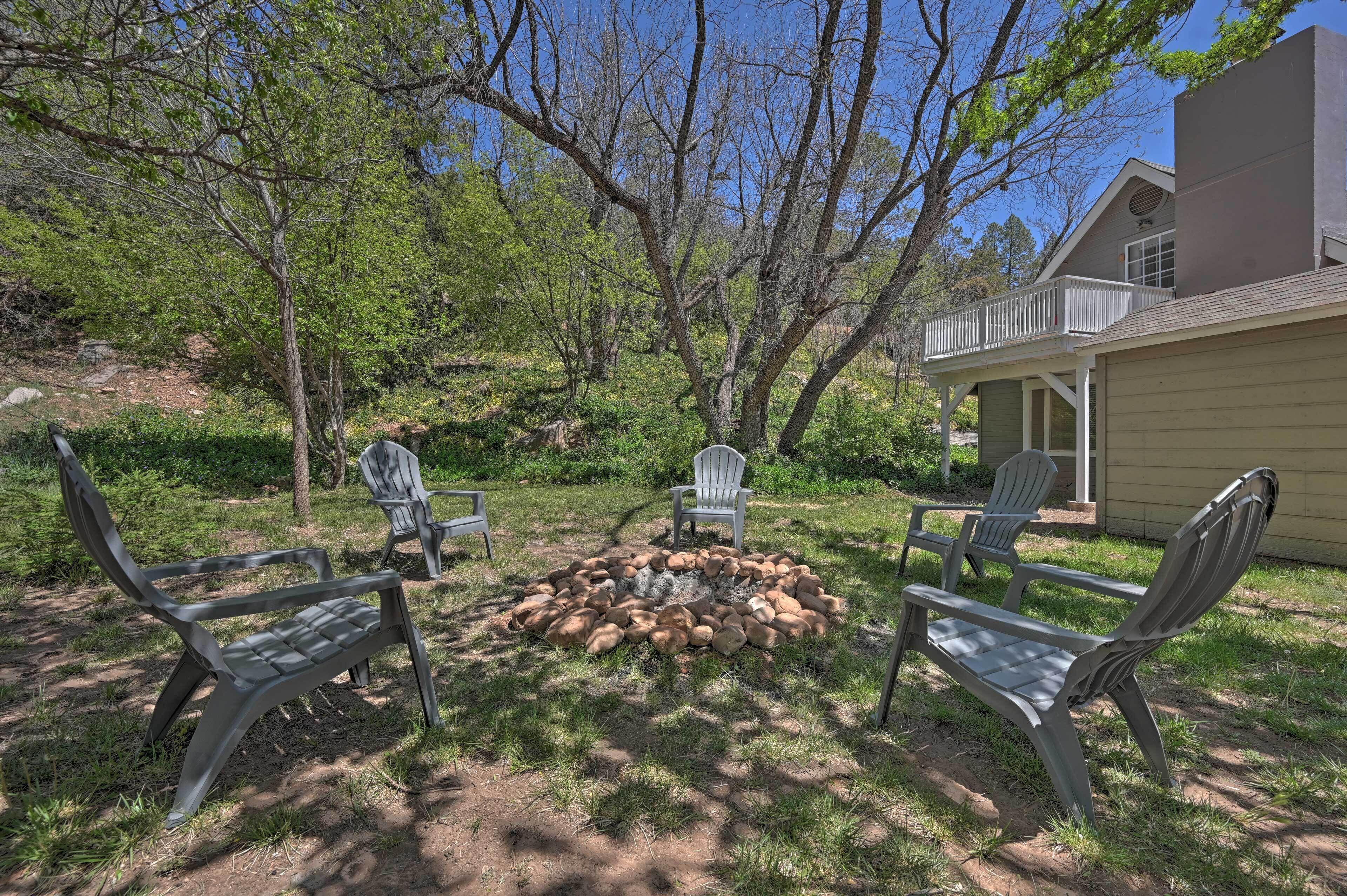 Bright Whispering Pines Home Near Scenic Hikes!