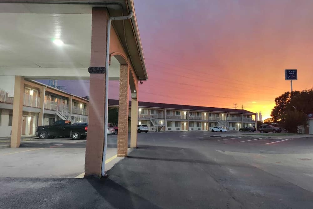 Great Western Inn & Suites - Saginaw