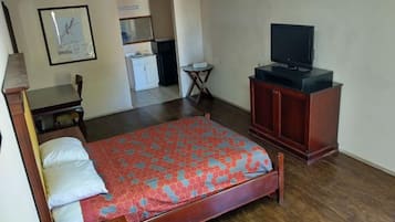 Basic Single Room, 1 Bedroom, Smoking, Refrigerator & Microwave | Desk, laptop workspace, free WiFi, bed sheets