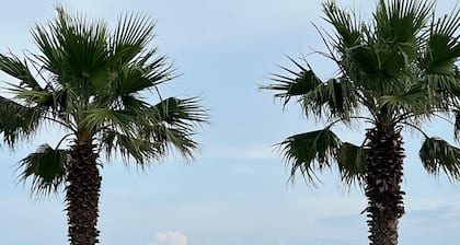 Short walk to the BEACH!🏖-Minutes to Casinos-Biloxi-Long Beach