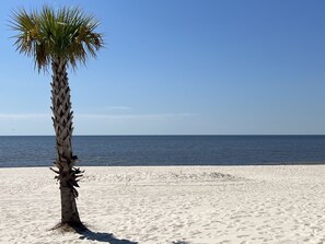 Beach nearby, sun-loungers, beach towels