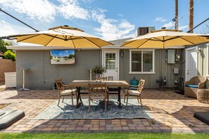 Outdoor dining - MODERN LIVING! CAMELBACK EAST-BILTMORE HOME (Phoenix)