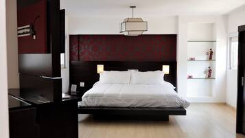 Presidential-huone | Minibaari, työpöytä, kannettavalle tietokoneelle sopiva työtila