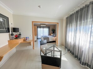 Junior-Zimmer | Minibar, Schreibtisch, laptopgeeigneter Arbeitsplatz