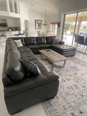 Smart TV - Private Tropical Oasis with Heated pool on the water (Cape Coral)