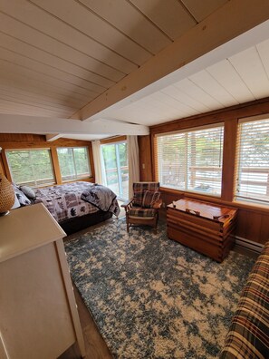 3 bedrooms, travel crib, free WiFi, bed sheets