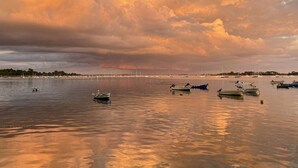 A calm body of water with several boats anchored. - Etel - 2-room apartment - 43 sqm - Wifi - Classified 3* (ETEL)