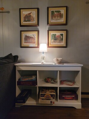 Interior - Cozy 3BR-near Hanging Rock, Chateau Vie, Meadows, Friends wedding venues (Walnut Cove)