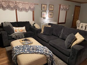 Smart TV, books - Cozy 3BR-near Hanging Rock, Chateau Vie, Meadows, Friends wedding venues (Walnut Cove)