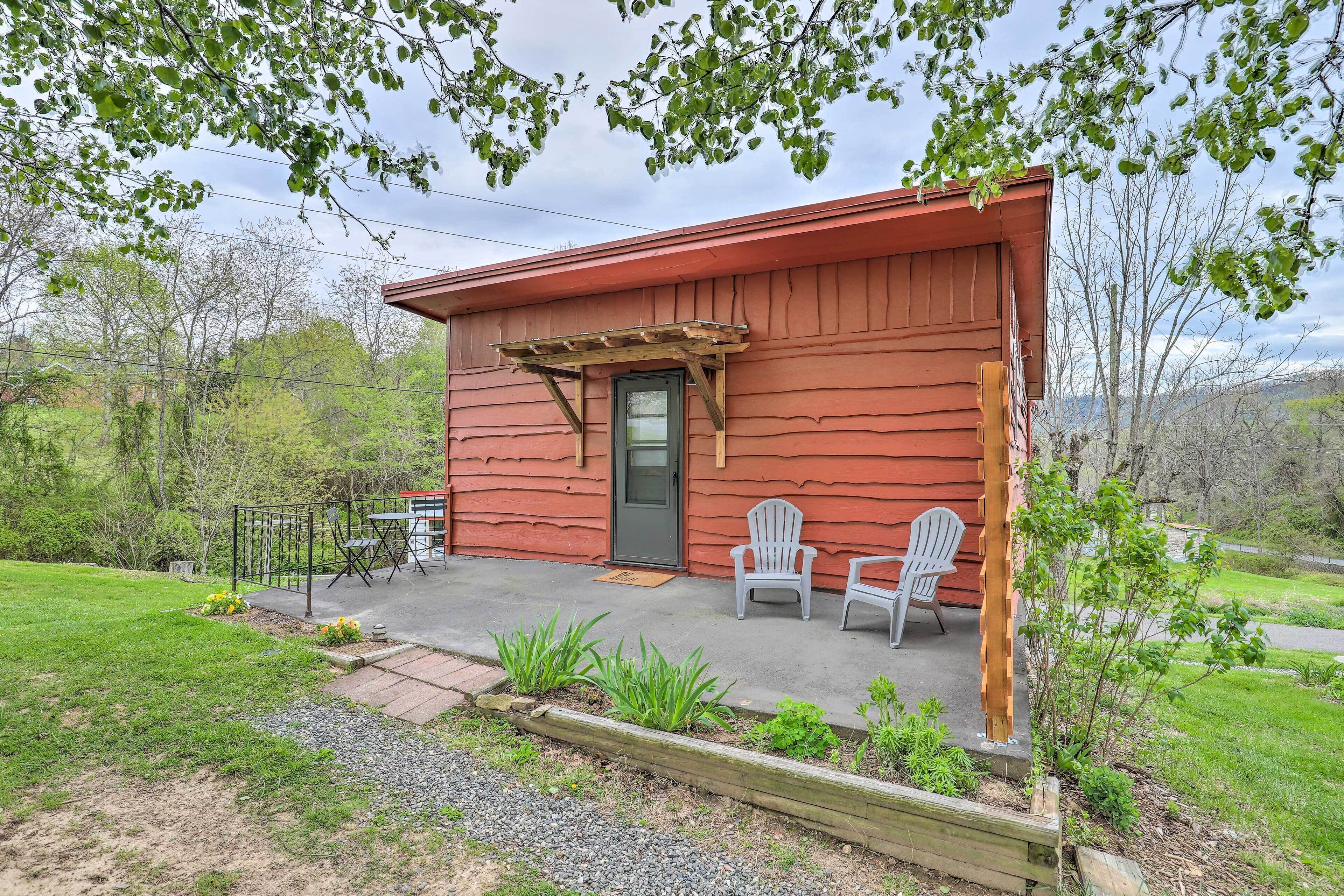 Weaverville Studio ~ 9 Mi to Dtwn Asheville!