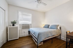 3 makuuhuonetta, työpöytä, silitysrauta/-lauta, ilmainen Wi-Fi