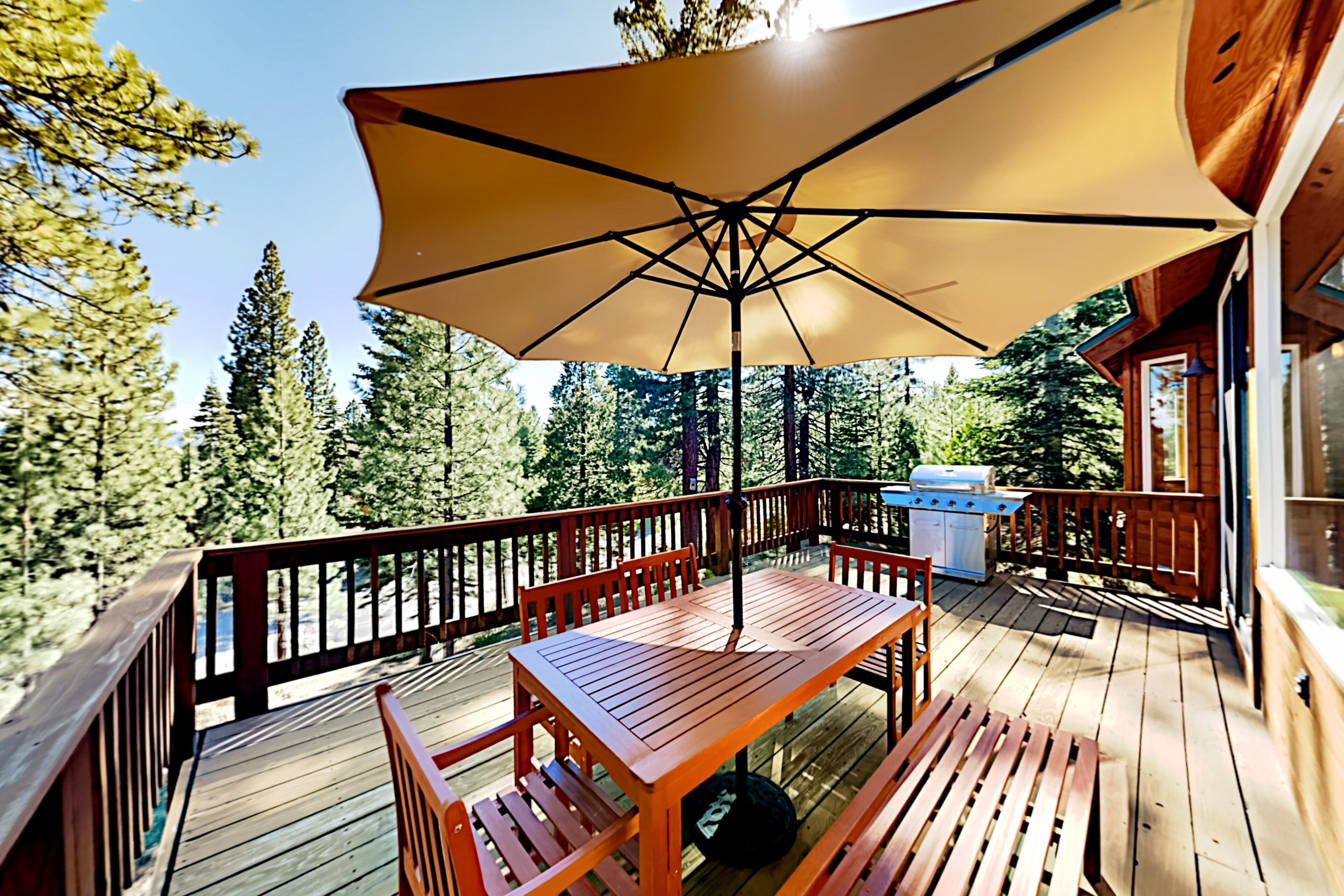 All-season escape | Bonus game area, peekaboo lake views | EV charging station
