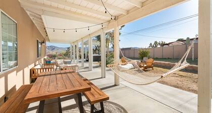 Hillside Desert House - Hot Tub, Fire Pit and BBQ!
