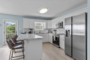 Coffee/tea maker, fridge, microwave, oven