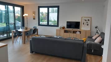 Smart TV, table tennis, books